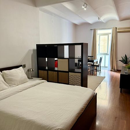 Newly Renovated Stylish Eixample - Great Location برشلونة المظهر الخارجي الصورة