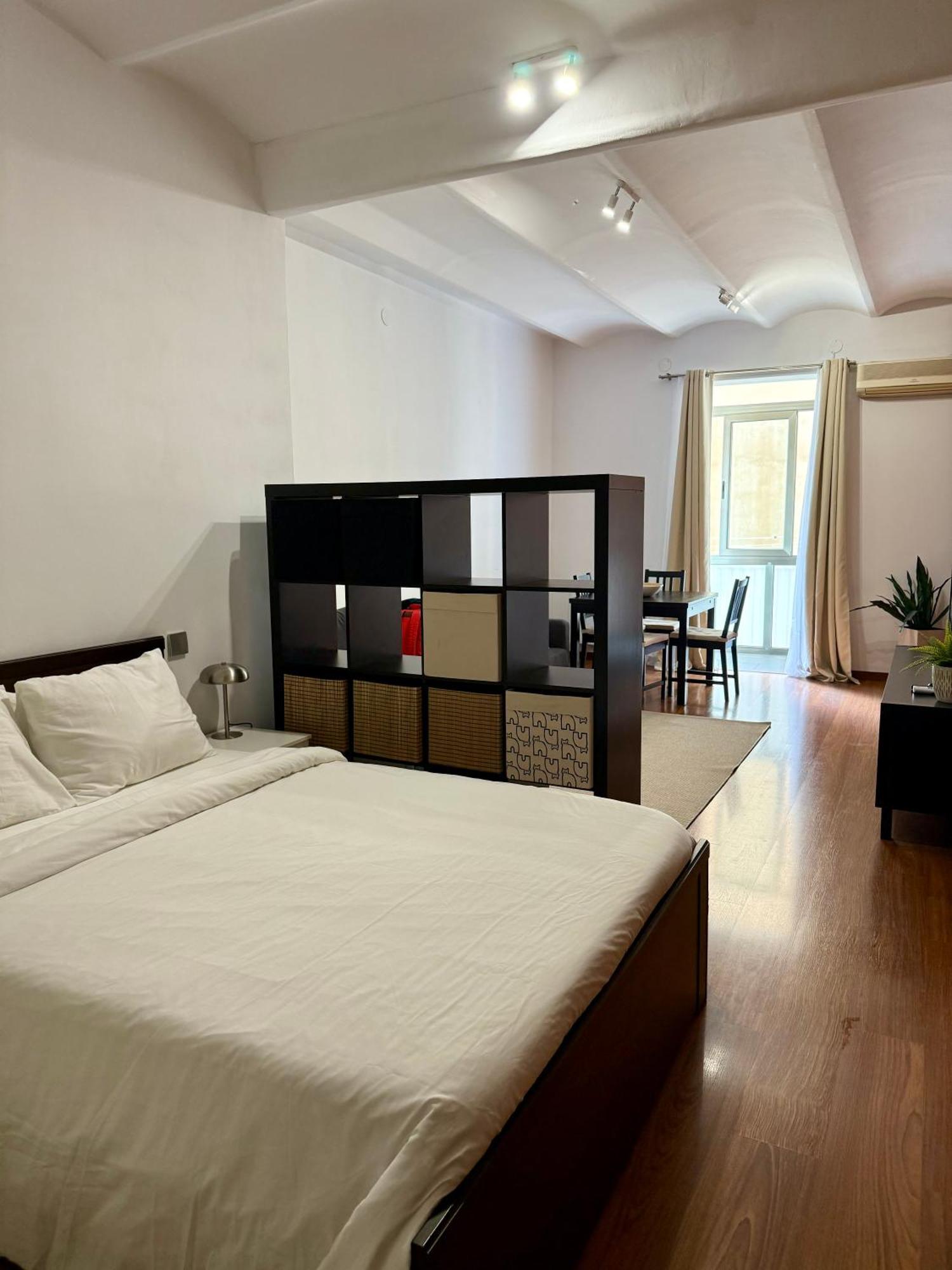 Newly Renovated Stylish Eixample - Great Location برشلونة المظهر الخارجي الصورة