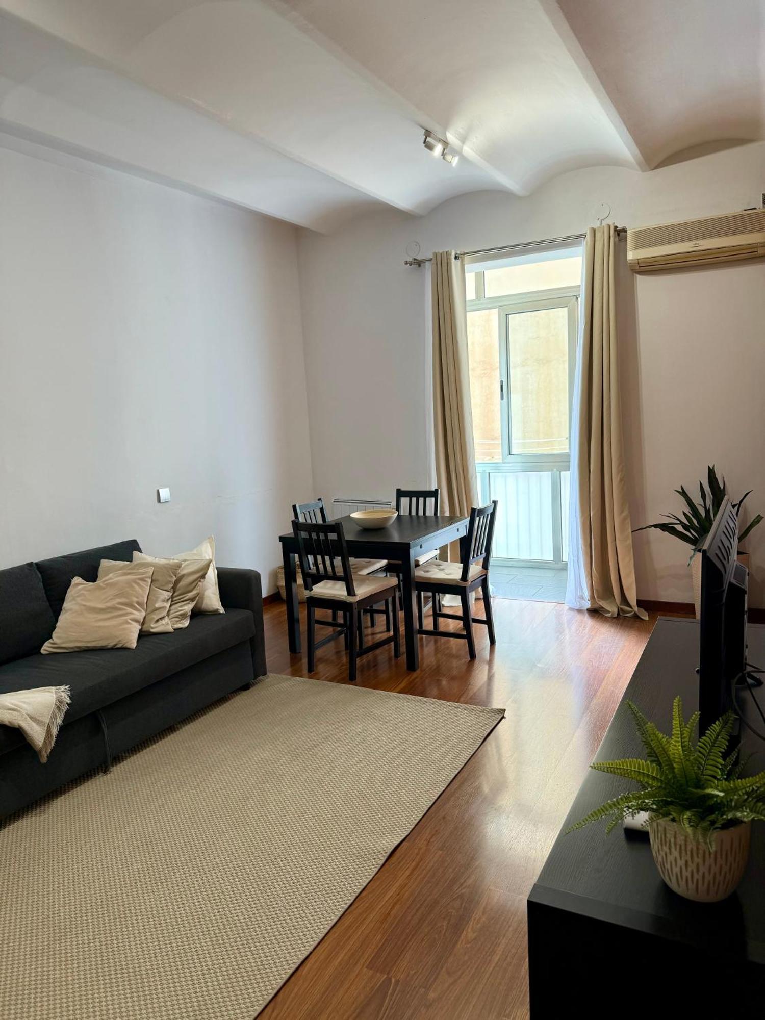 Newly Renovated Stylish Eixample - Great Location برشلونة المظهر الخارجي الصورة