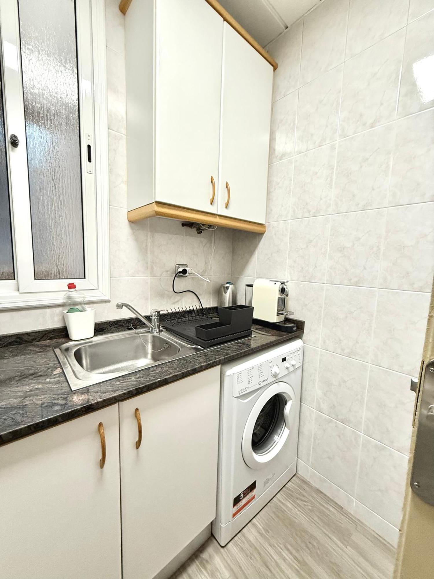 Newly Renovated Stylish Eixample - Great Location برشلونة المظهر الخارجي الصورة